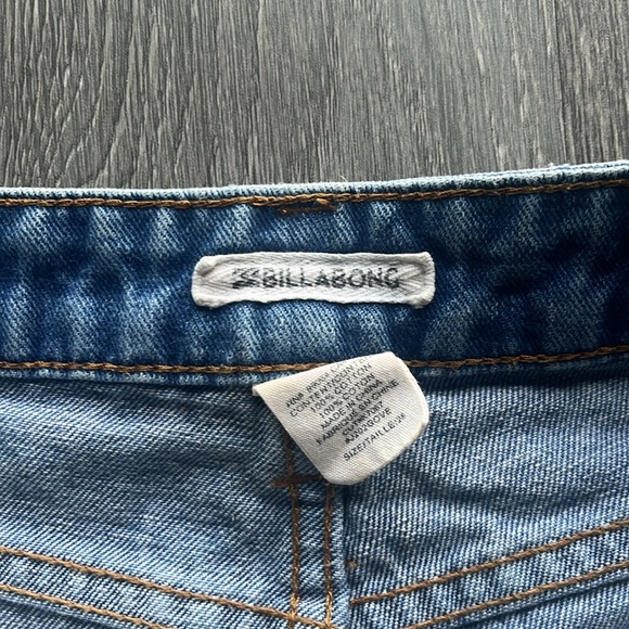 Billabong High Waisted Denim Shorts | Size 28 - Picture 4 of 5